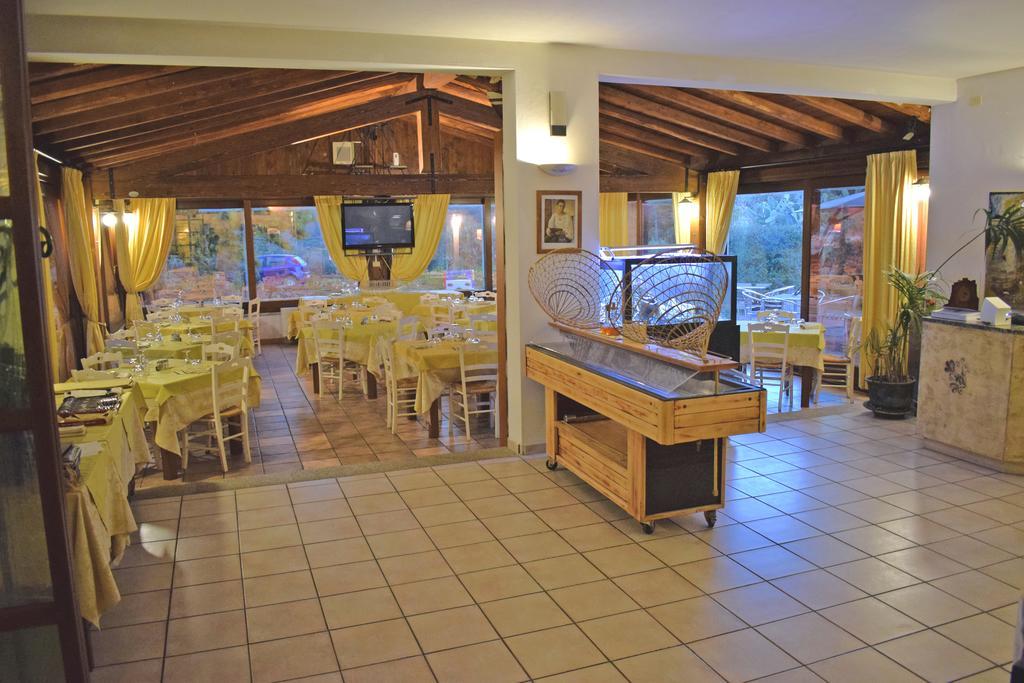 Hotel Montiruju Santa Maria Coghinas Ngoại thất bức ảnh