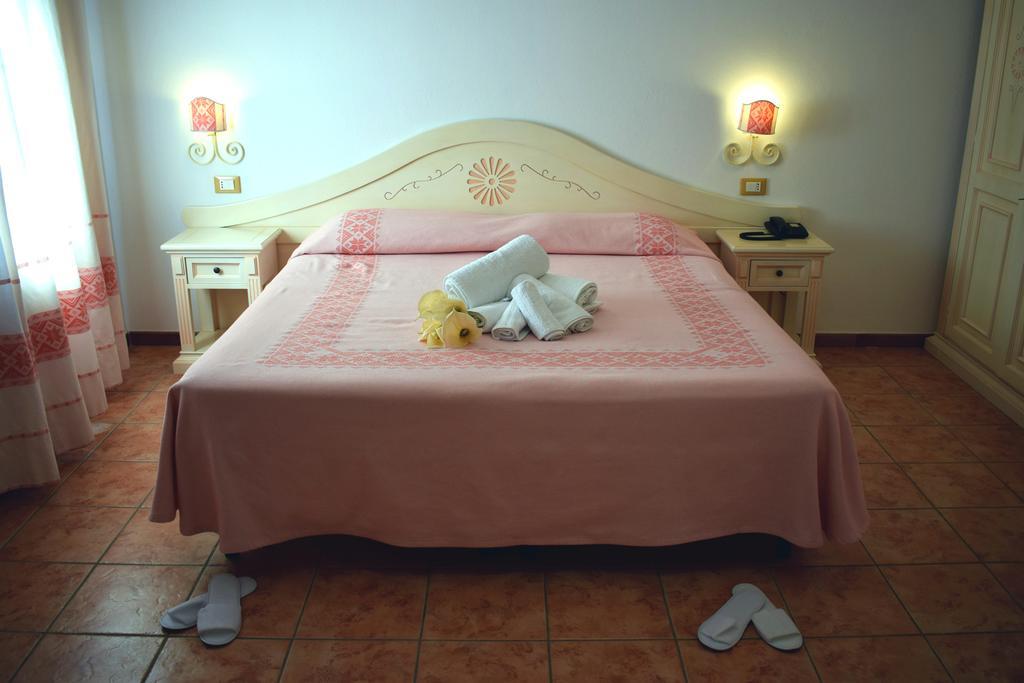 Hotel Montiruju Santa Maria Coghinas Ngoại thất bức ảnh