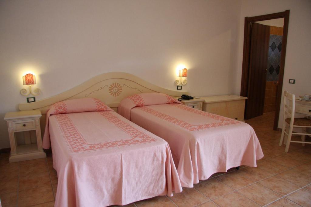 Hotel Montiruju Santa Maria Coghinas Phòng bức ảnh