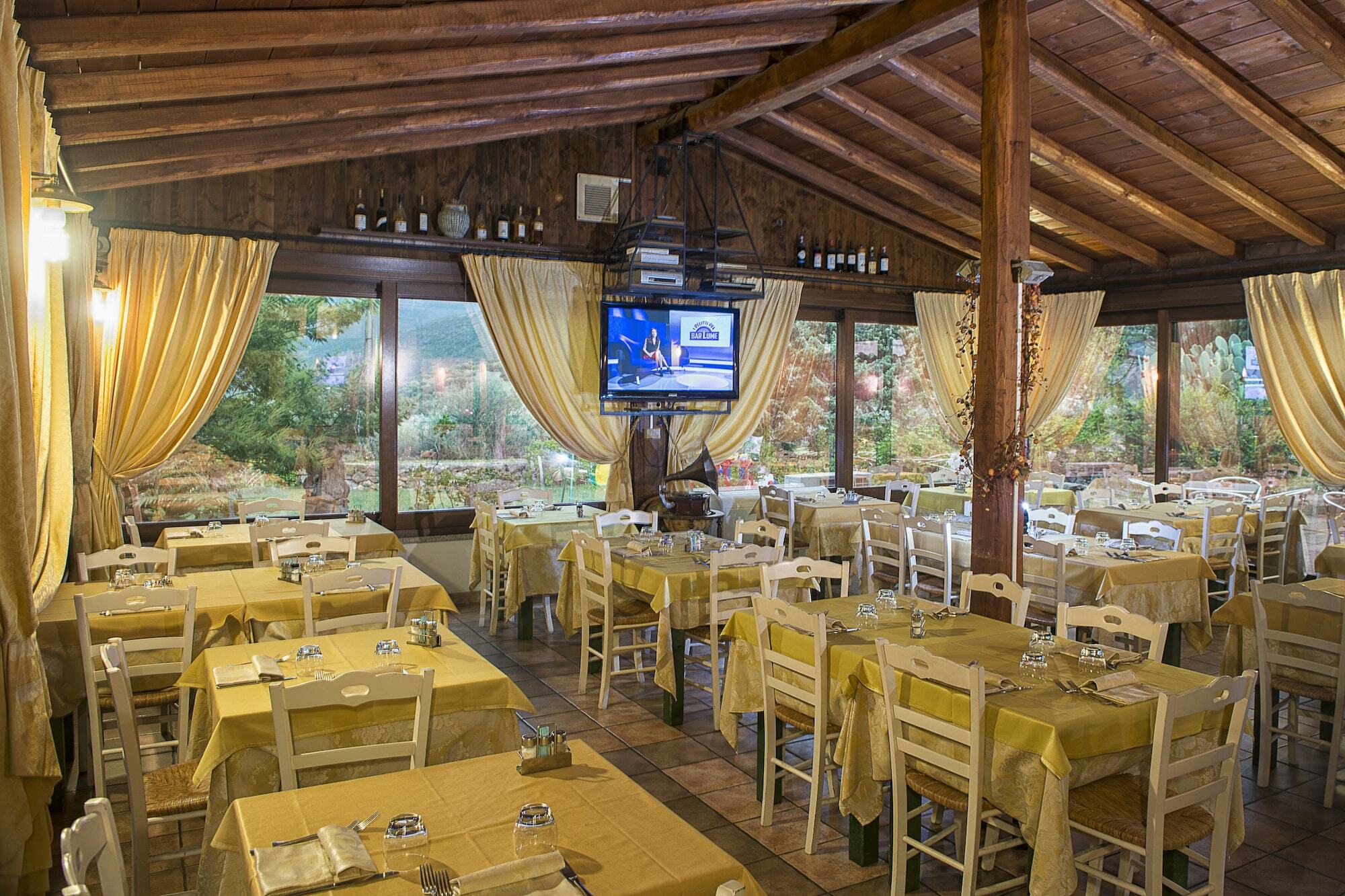 Hotel Montiruju Santa Maria Coghinas Ngoại thất bức ảnh